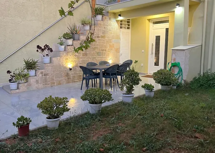 Cara Creta Home